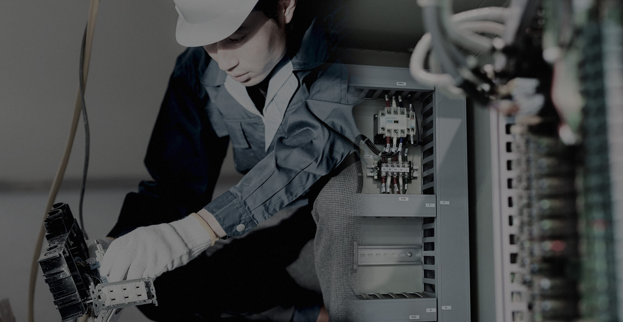 仕上がりで、信頼に応える。 静岡県静岡市を拠点に電気工事・電気土木工事を手がける株式会社芹澤電気工事