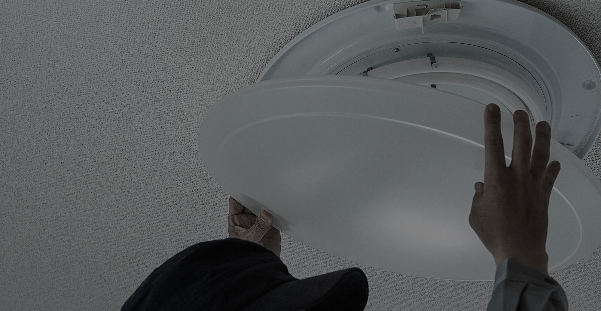 仕上がりで、信頼に応える。 静岡県静岡市を拠点に電気工事・電気土木工事を手がける株式会社芹澤電気工事